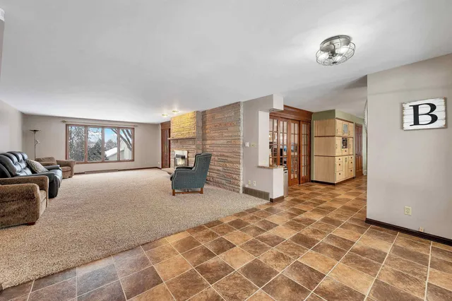 $389,900 | 2780 South Ridge Road, Green Bay, WI 54304