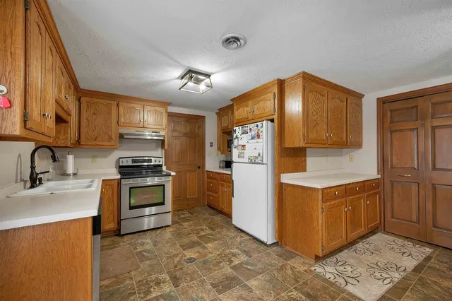 $389,900 | 2780 South Ridge Road, Green Bay, WI 54304