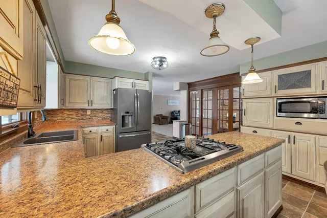 $389,900 | 2780 South Ridge Road, Green Bay, WI 54304