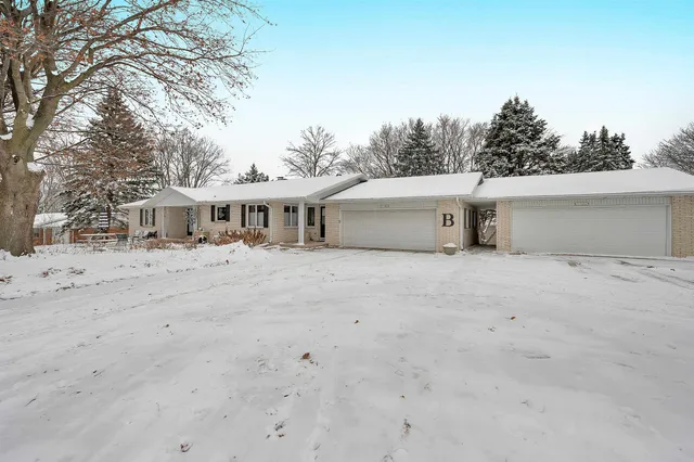 $389,900 | 2780 South Ridge Road, Green Bay, WI 54304