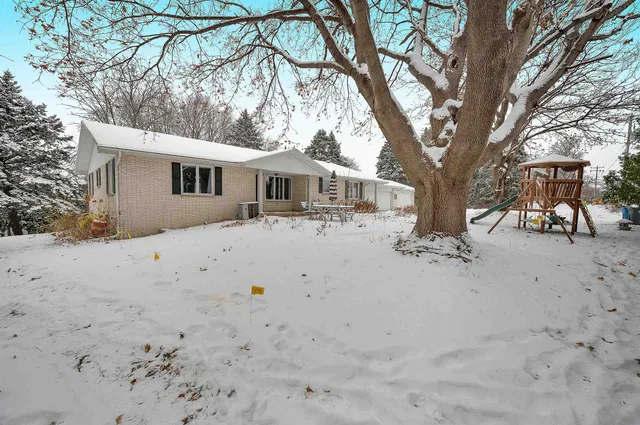 $389,900 | 2780 South Ridge Road, Green Bay, WI 54304
