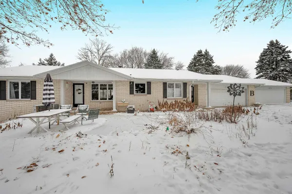 $389,900 | 2780 South Ridge Road, Green Bay, WI 54304