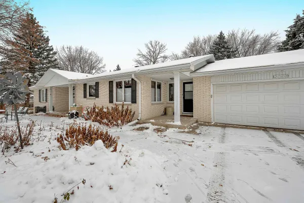 $389,900 | 2780 South Ridge Road, Green Bay, WI 54304
