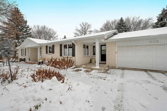 $389,900 | 2780 South Ridge Road, Green Bay, WI 54304