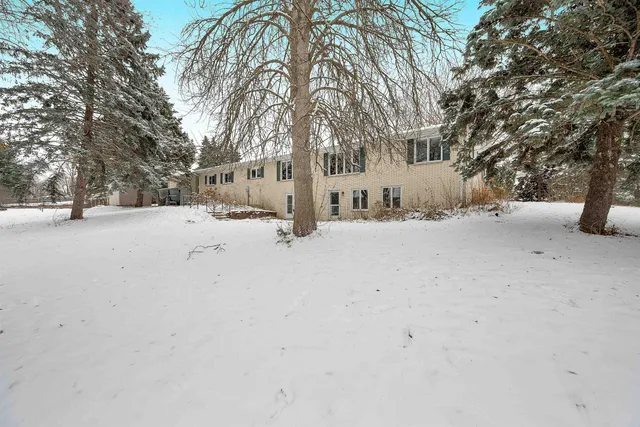 $389,900 | 2780 South Ridge Road, Green Bay, WI 54304