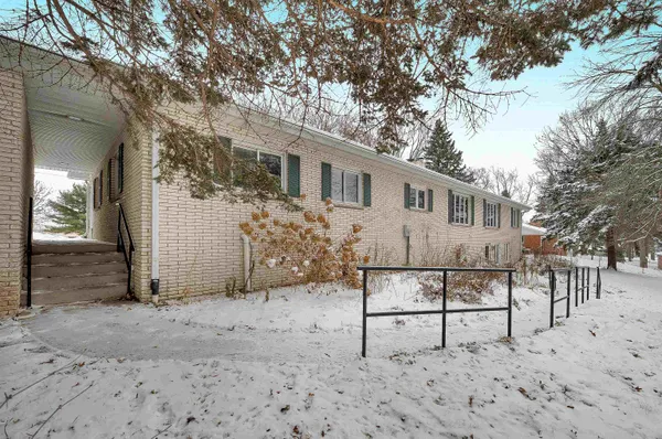 $389,900 | 2780 South Ridge Road, Green Bay, WI 54304