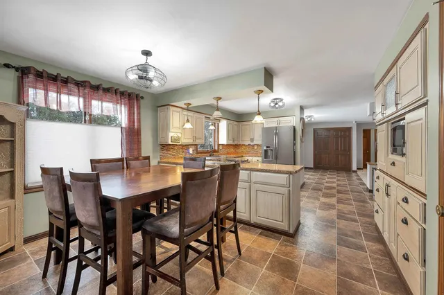 $389,900 | 2780 South Ridge Road, Green Bay, WI 54304