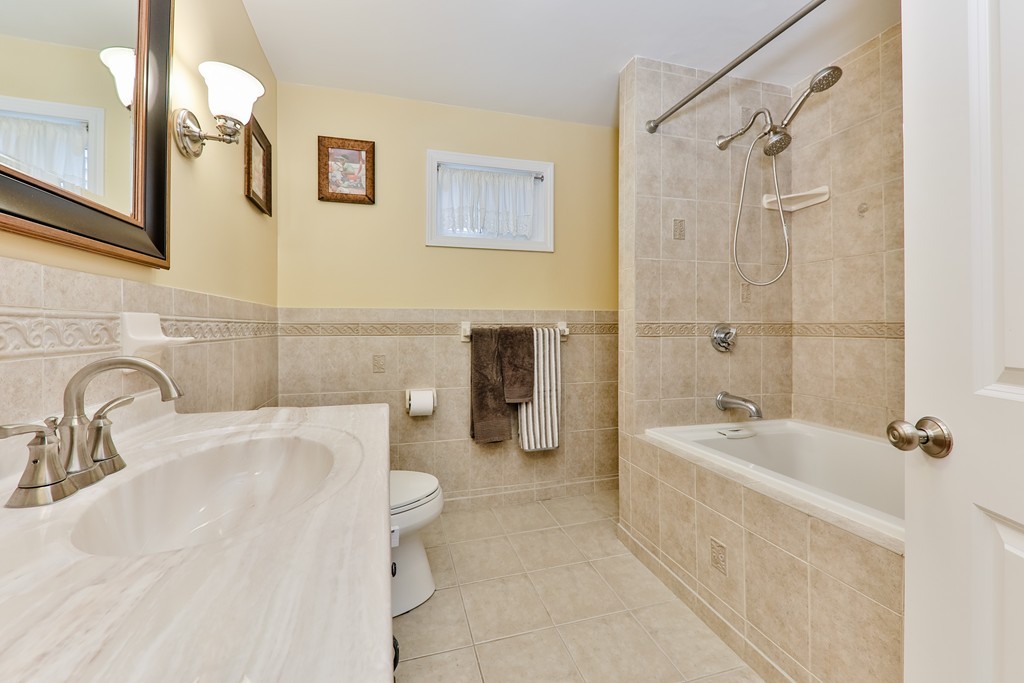 27 Elm Street, Unit 2 Boston, MA 02122 - Photo 13 of 21