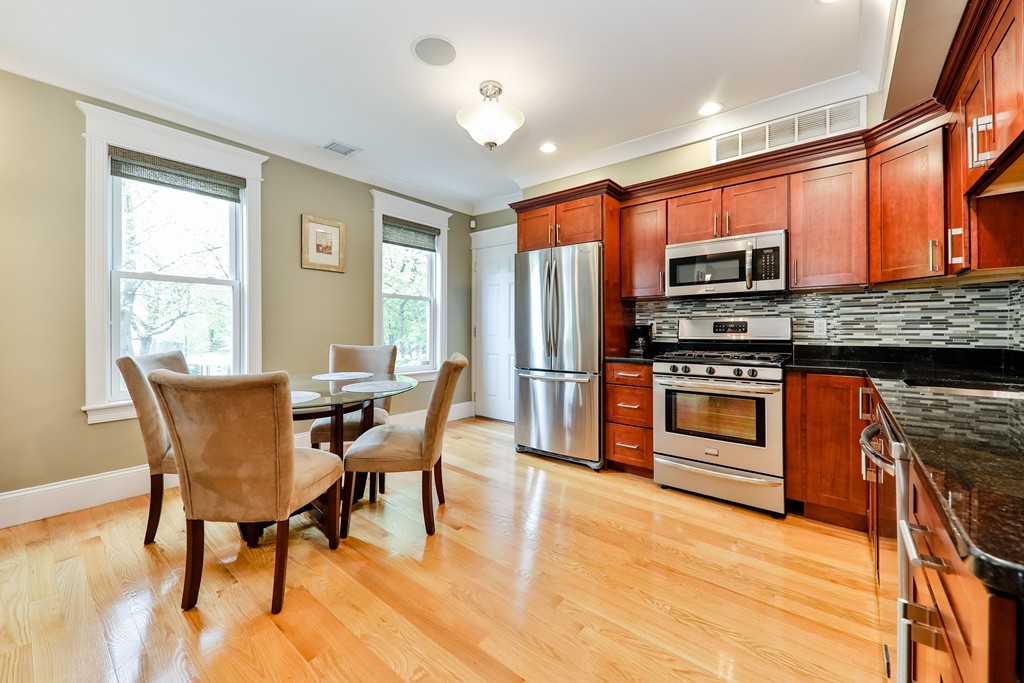 27 Elm Street, Unit 2 Boston, MA 02122 - Photo 6 of 21