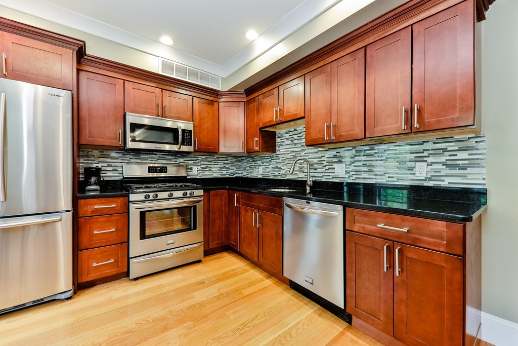 27 Elm Street, Unit 2 Boston, MA 02122 - Photo 8 of 21