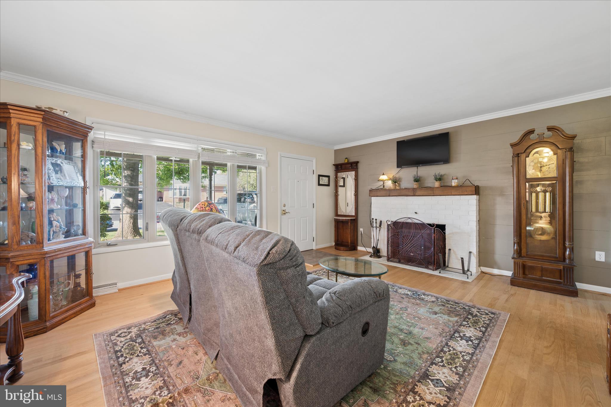 17223 Clover Leaf Road Hagerstown, MD 21740 - Photo 4 of 59 Living Room