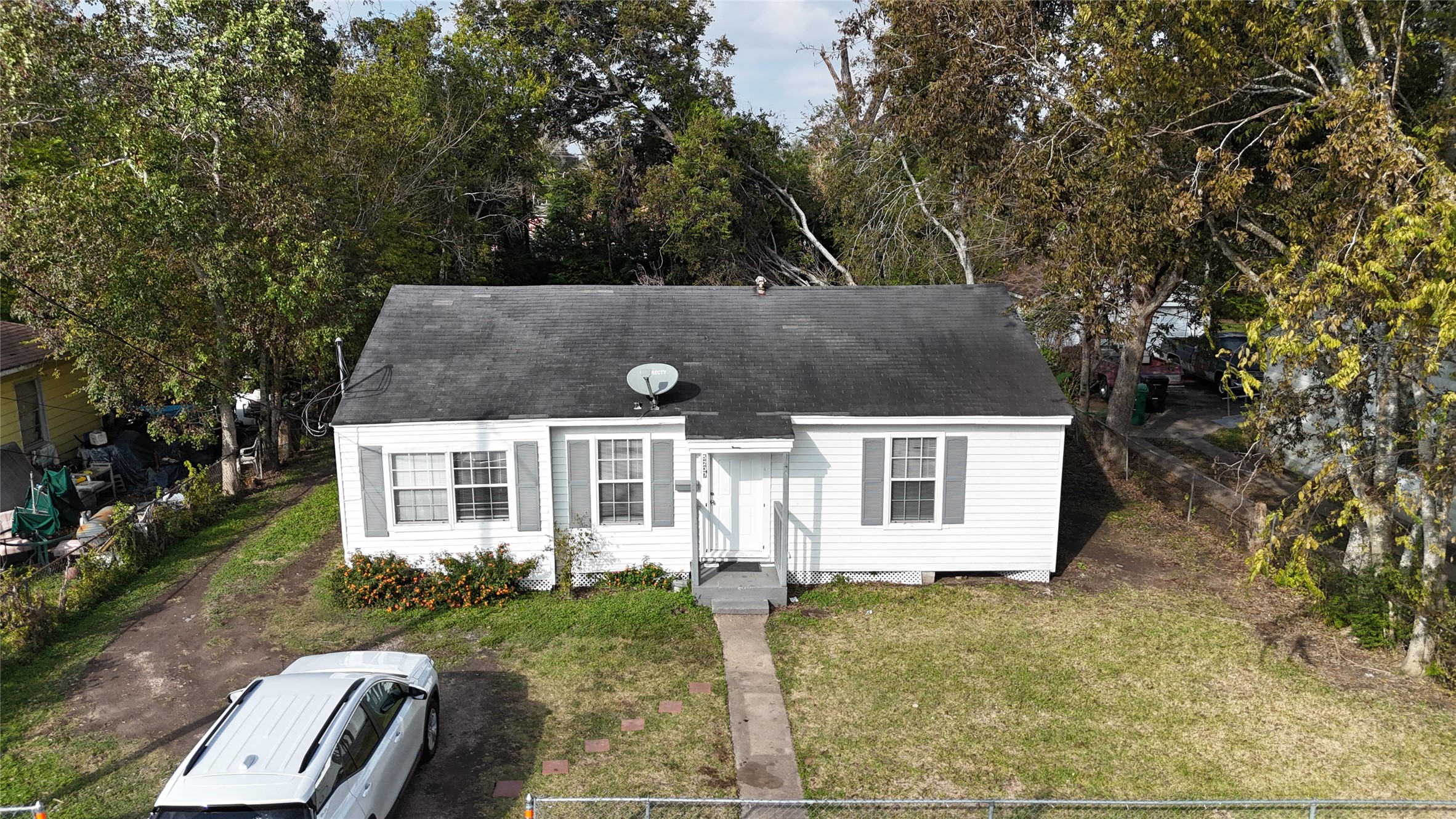 5237 Carmen Street Houston, TX 77033 - Photo 2 of 31 Gallery Image 2
