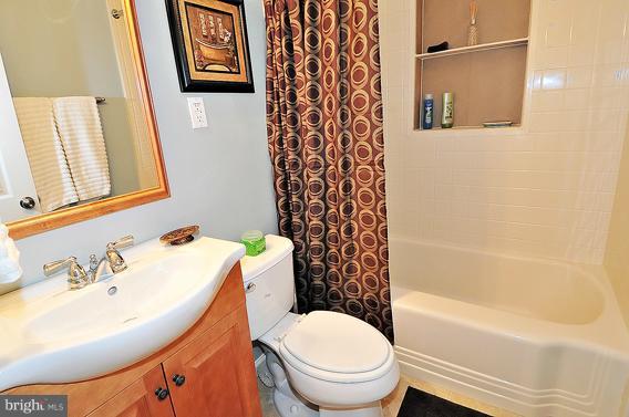 7727 Garrison Road Hyattsville, MD 20784 - Photo 4 of 19 Interior (General)