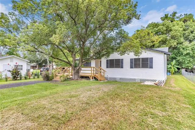a view of a house with a backyard