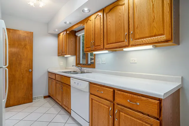 $255,000 | 18518 Glen Oak Avenue, Lansing, IL 60438