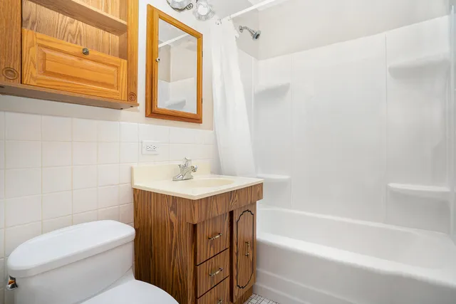 $255,000 | 18518 Glen Oak Avenue, Lansing, IL 60438