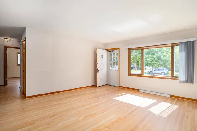 $255,000 | 18518 Glen Oak Avenue, Lansing, IL 60438