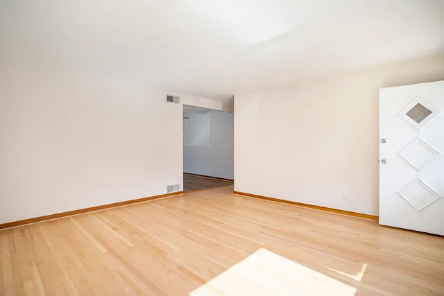 $255,000 | 18518 Glen Oak Avenue, Lansing, IL 60438