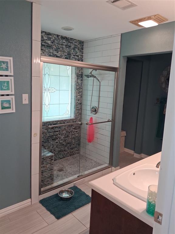 3600 Fox Ridge Road Lorena, TX 76655 - Photo 17 of 31 Glass-enclosed shower featuring mosaic tile accents, a built-in bench, and a privacy window with decorative glass