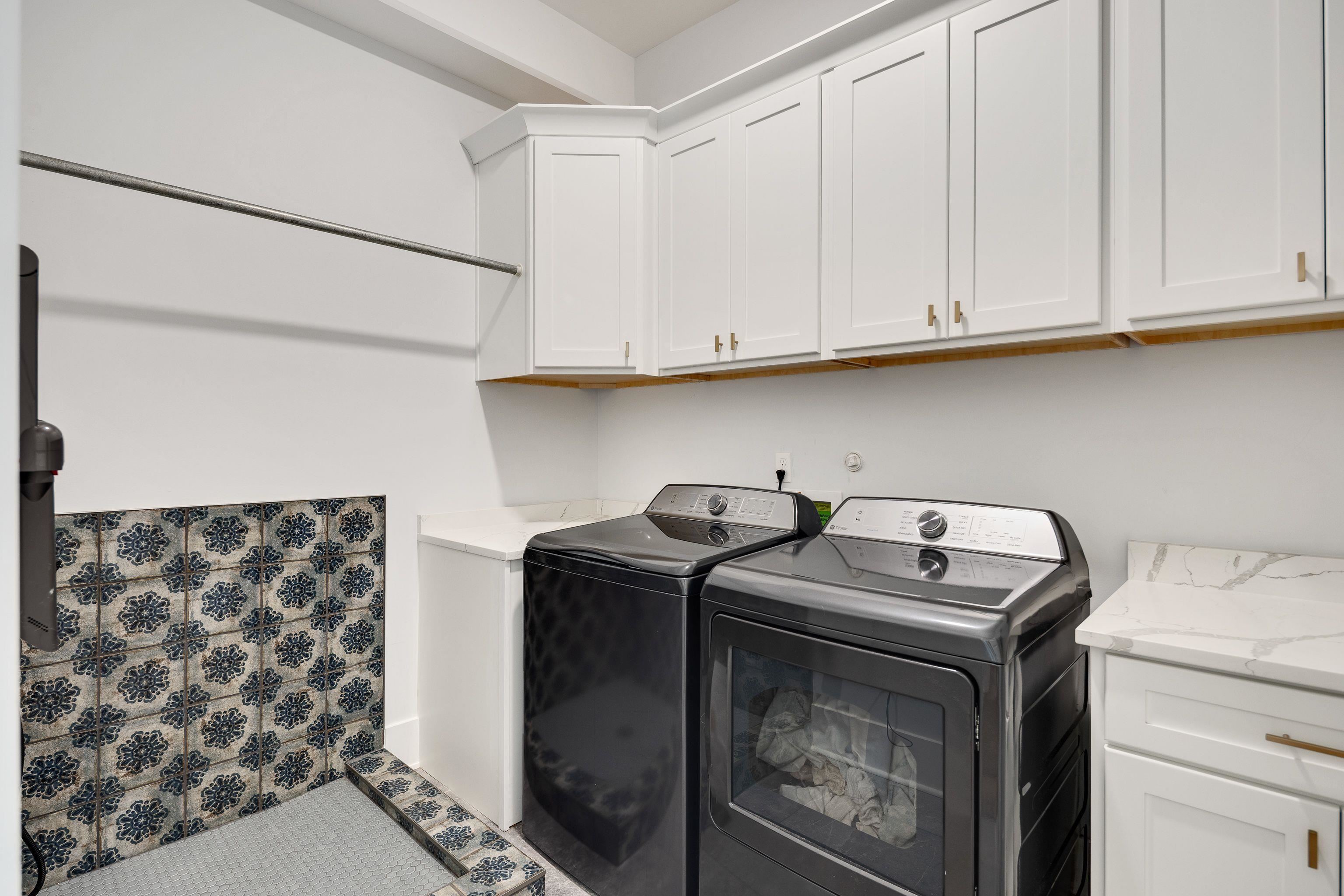1133 Hayne Road Memphis, TN 38119 - Photo 17 of 34 Laundry room