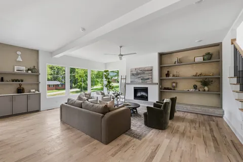 $975,000 | 1802 Hayden Drive, Nashville, TN 37216