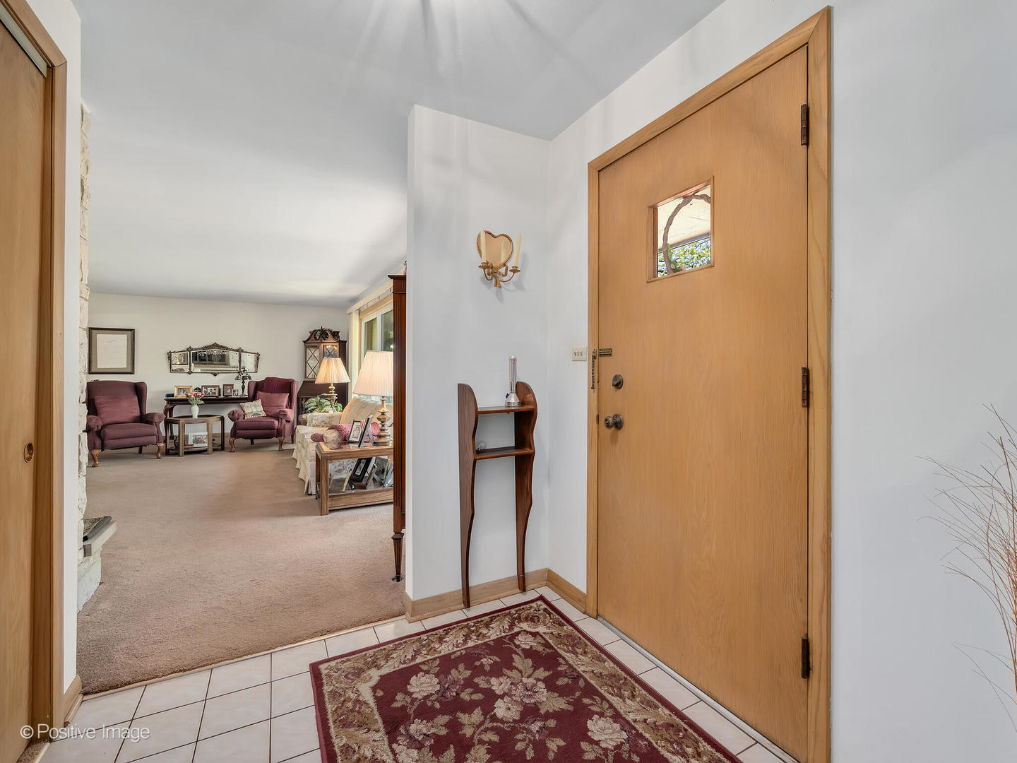 516 Eldon Place Downers Grove, IL 60516 - Photo 4 of 18 a view of a livingroom and a livingroom