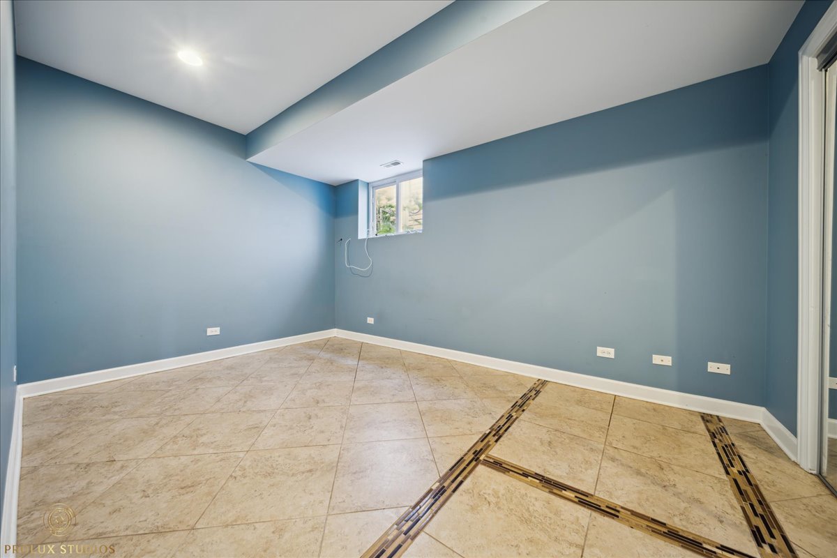 2929 North Rutherford Avenue Chicago, IL 60634 - Photo 24 of 26 a view of an empty room