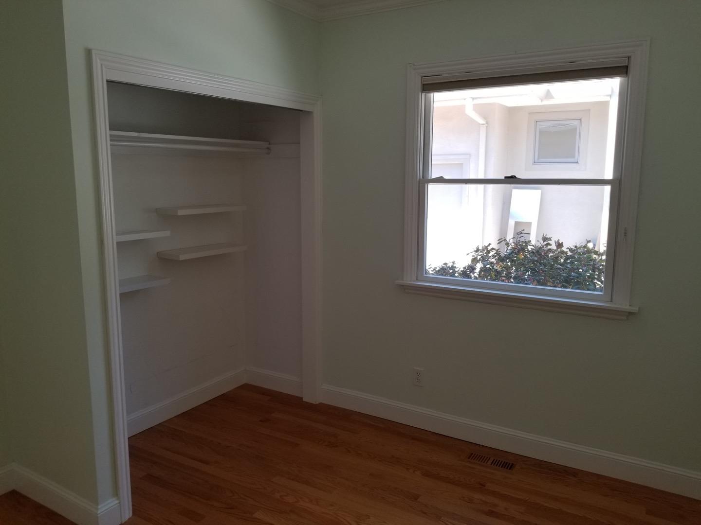 537 View Street Mountain View, CA 94041 - Photo 6 of 9 an empty room with a window