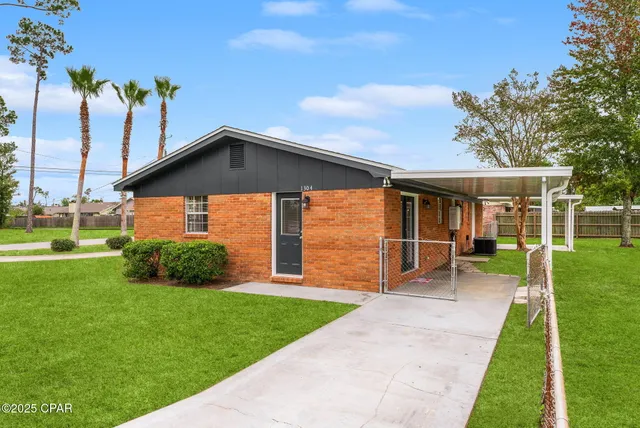 $279,000 | 1304 Delaware Avenue, Lynn Haven, FL 32444