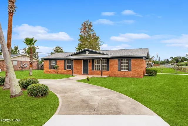 $279,000 | 1304 Delaware Avenue, Lynn Haven, FL 32444