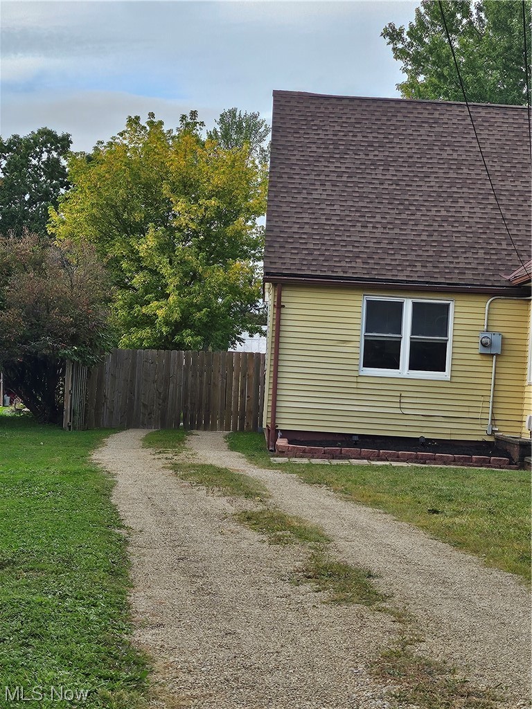 19714 Drake Road Strongsville, OH 44149 - Photo 4 of 32 View of driveway side of propert
