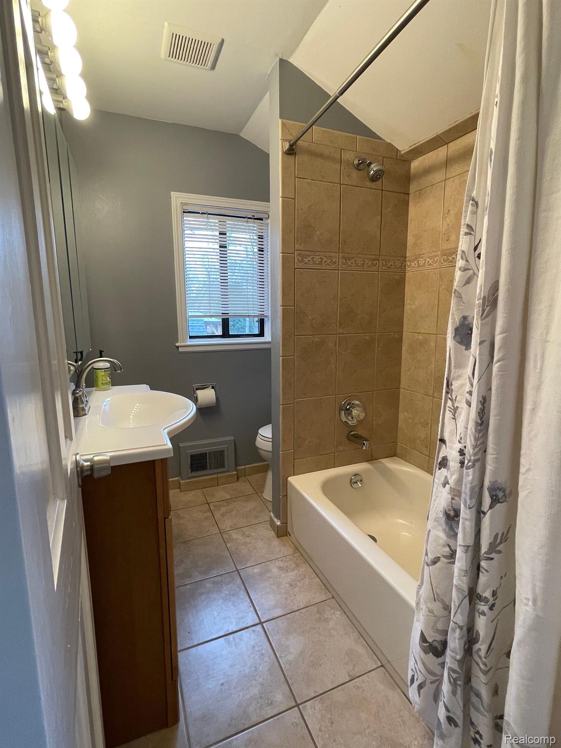 22530 Power Road Farmington, MI 48336 - Photo 19 of 27 First floor full bathroom