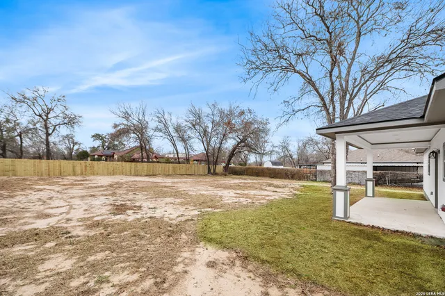 $375,000 | 3811 Waterwood Pass Drive, Elmendorf, TX 78112