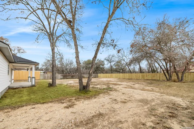 $375,000 | 3811 Waterwood Pass Drive, Elmendorf, TX 78112