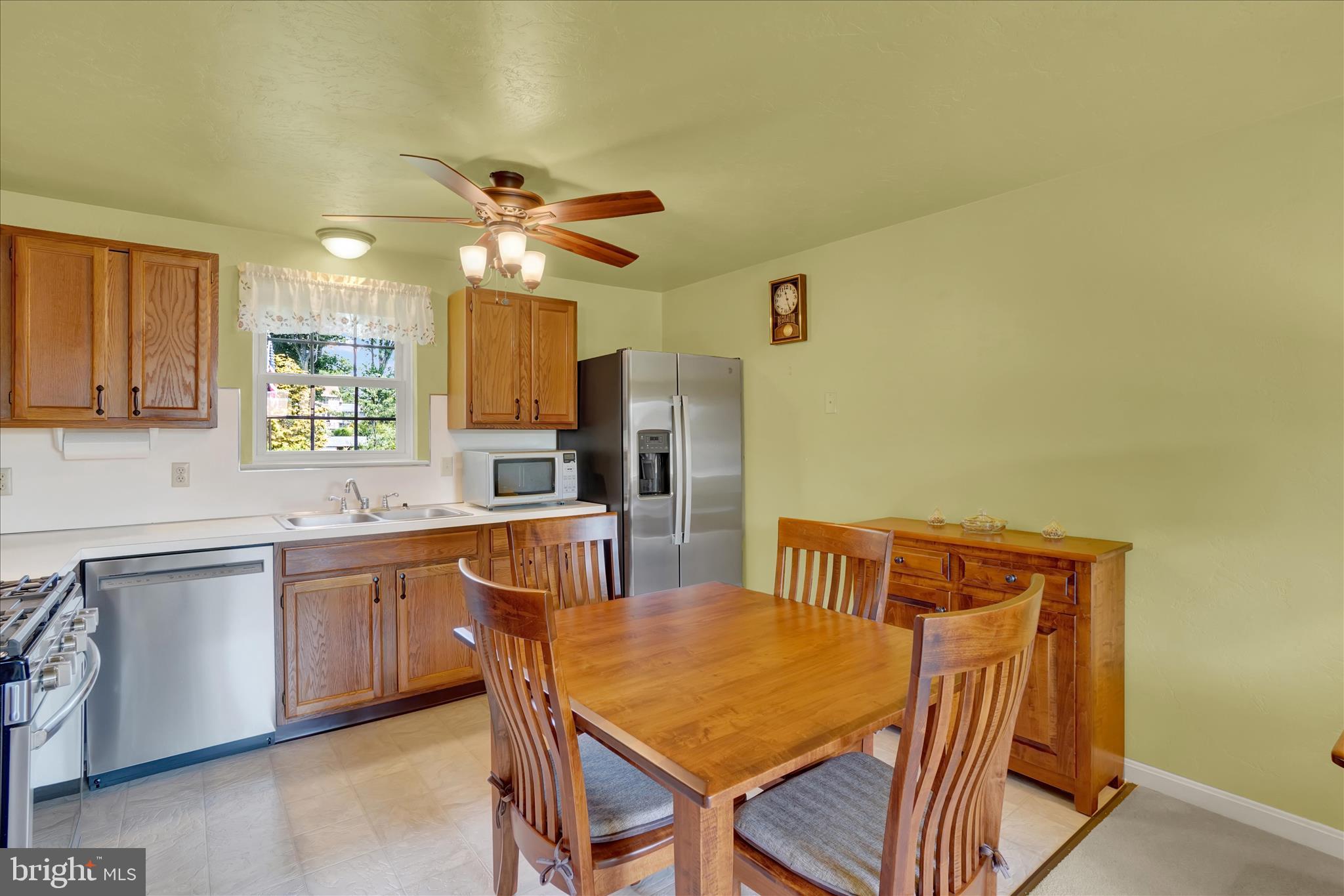 2437 Heather Road York, PA 17408 - Photo 7 of 44