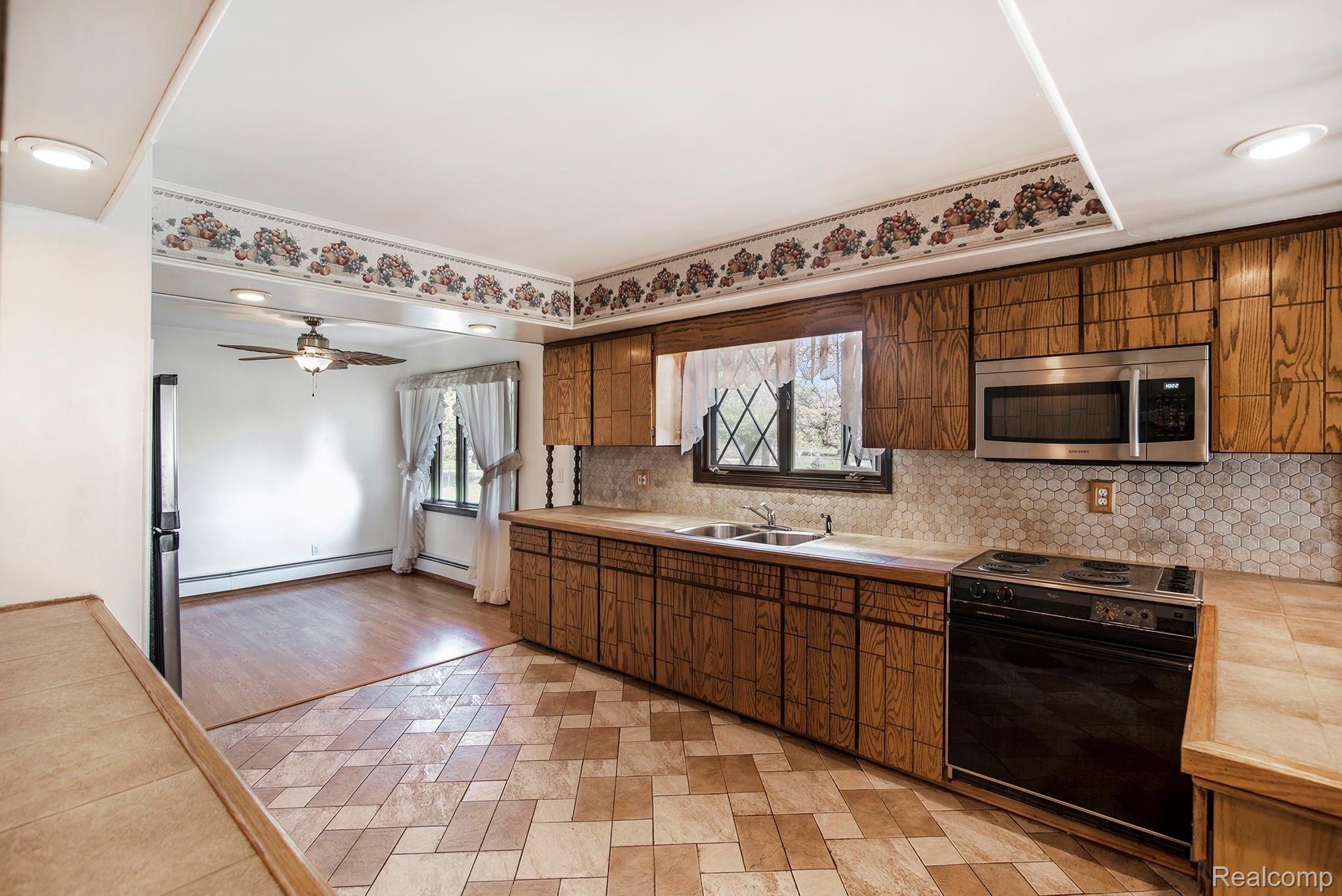 10512 Ray Road Gaines, MI 48436 - Photo 6 of 20 Kitchen into Dining Room