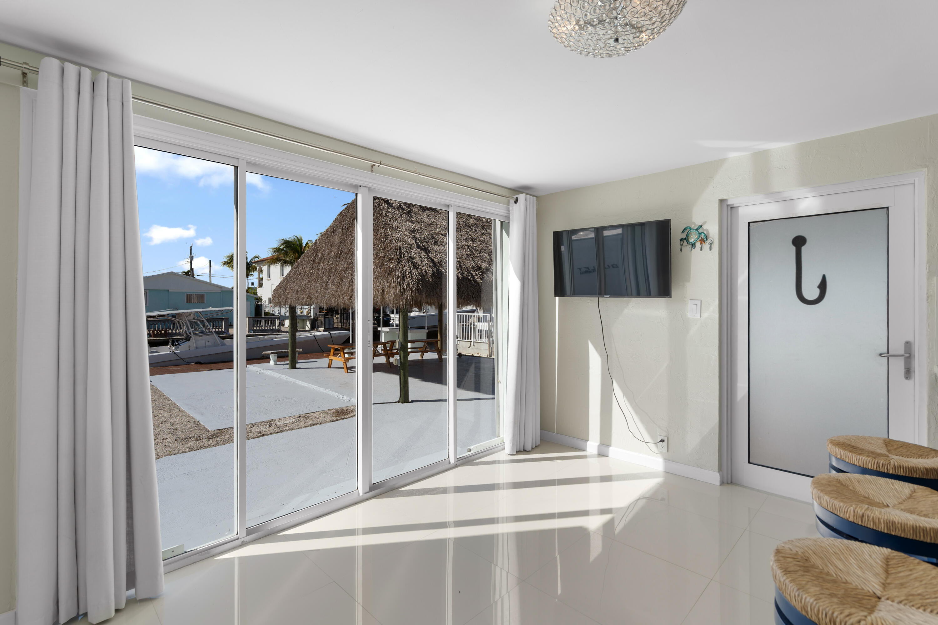 314 Windley Road Key Largo, FL 33037 - Photo 14 of 32 a living room with furniture