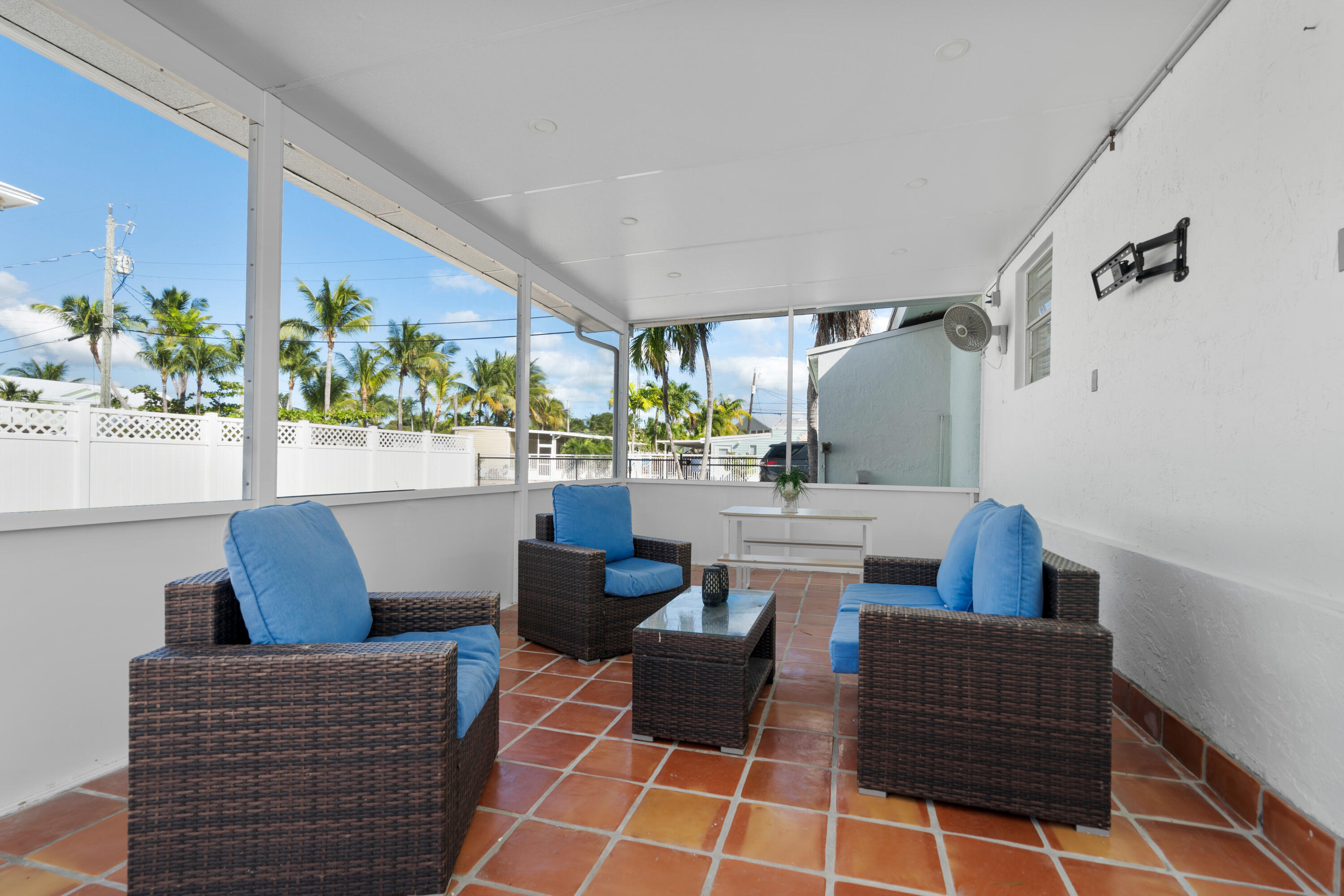 314 Windley Road Key Largo, FL 33037 - Photo 22 of 32 a living room with furniture and a large window