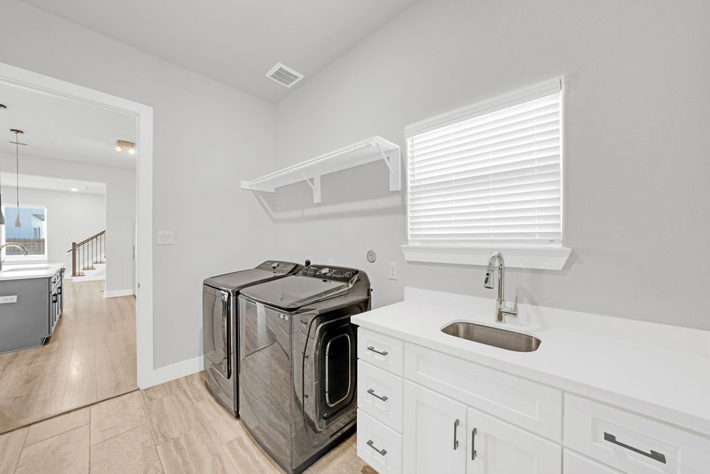 4614 Redbud Street Houston, TX 77051 - Photo 12 of 23 Utility room