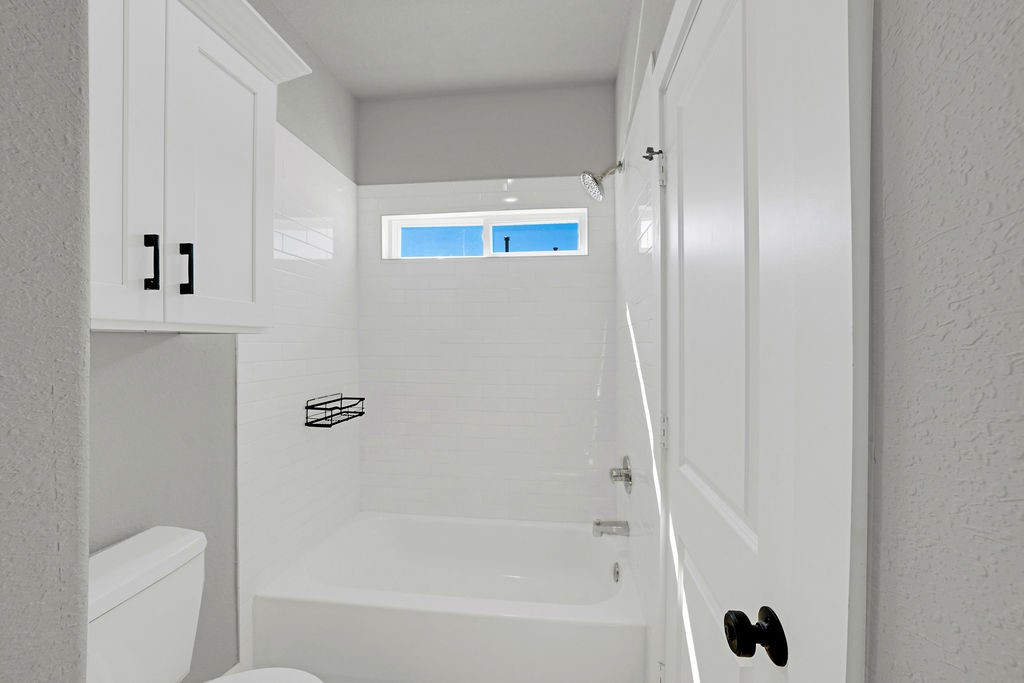 4614 Redbud Street Houston, TX 77051 - Photo 17 of 23 Jack and Jill bathroom