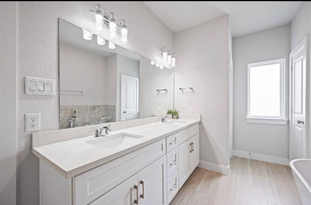 4614 Redbud Street Houston, TX 77051 - Photo 2 of 23 Primary bath