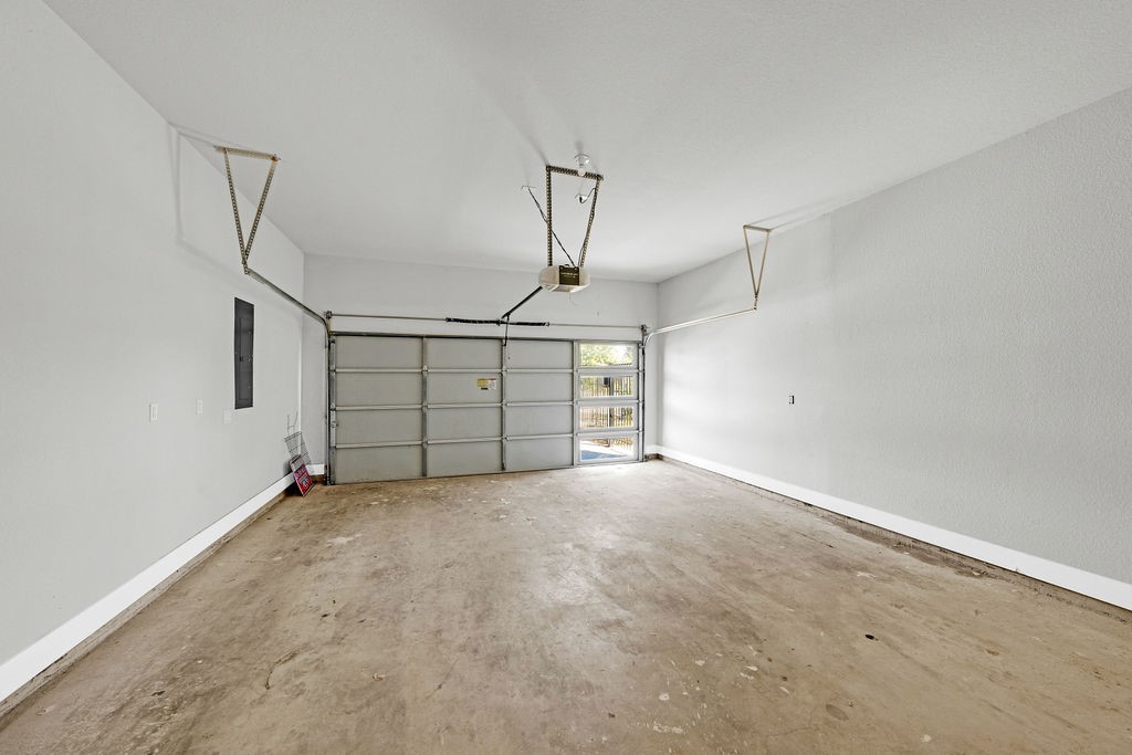 4614 Redbud Street Houston, TX 77051 - Photo 21 of 23 garage