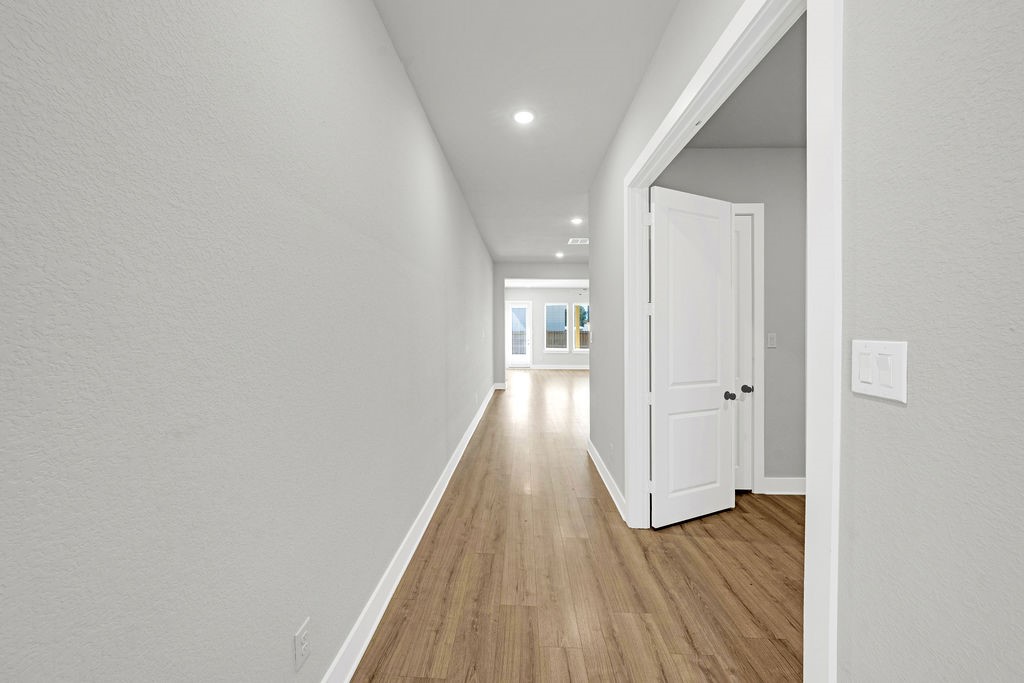4614 Redbud Street Houston, TX 77051 - Photo 5 of 23 Entry hallway