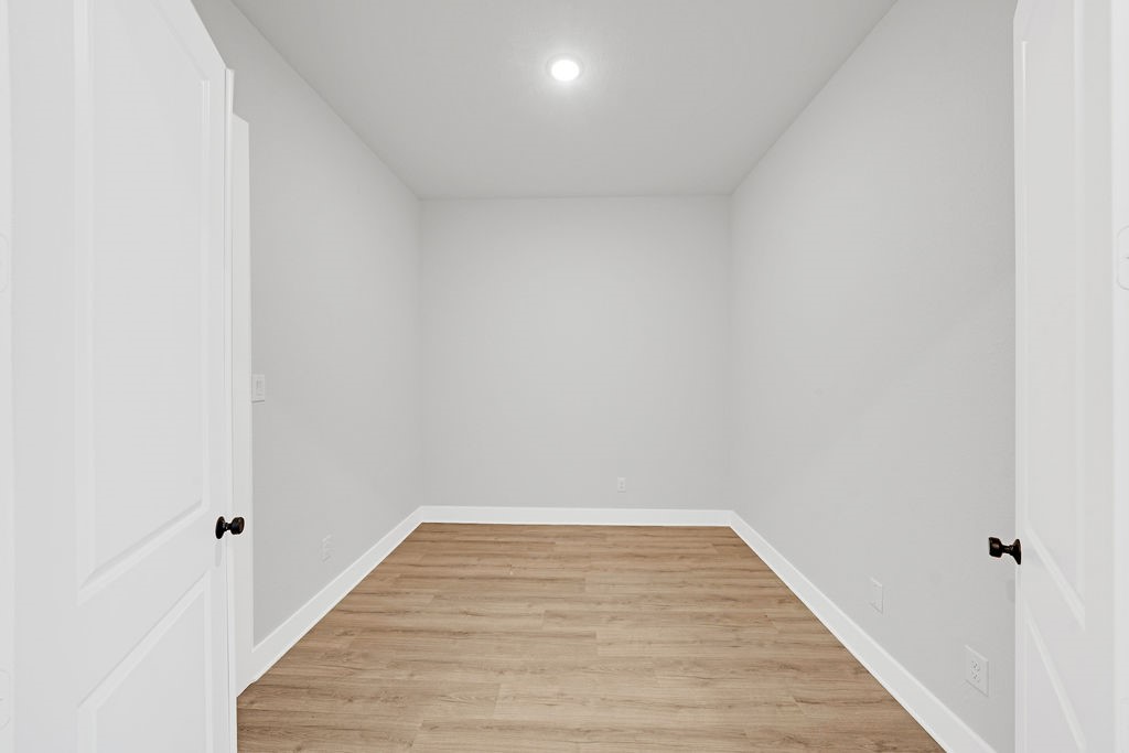 4614 Redbud Street Houston, TX 77051 - Photo 6 of 23 Office/ extra room