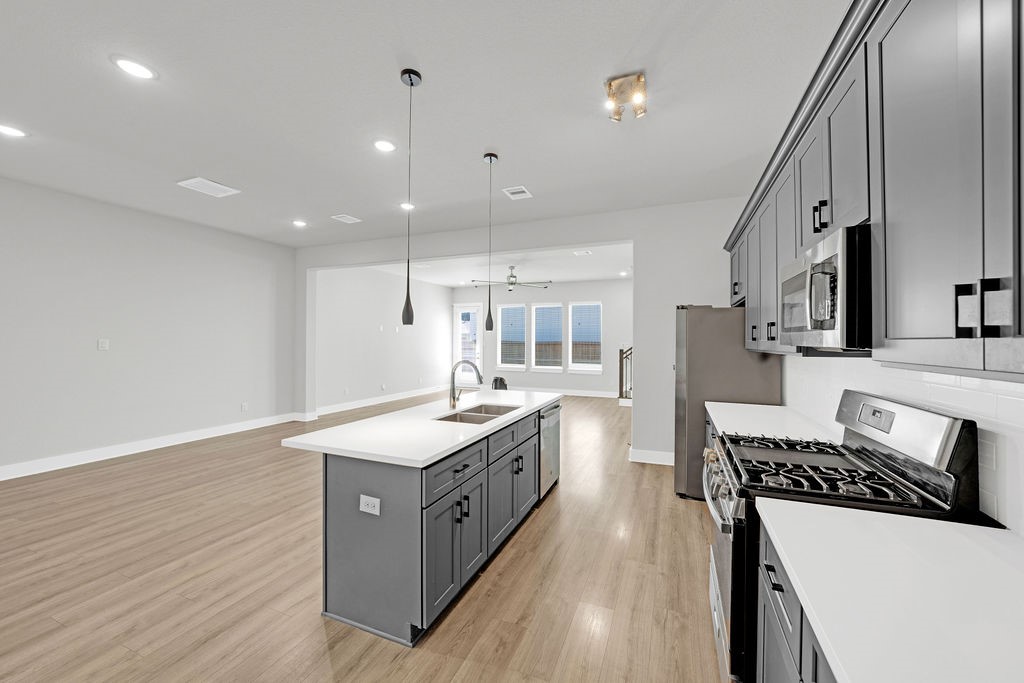 4614 Redbud Street Houston, TX 77051 - Photo 7 of 23 Kitchen