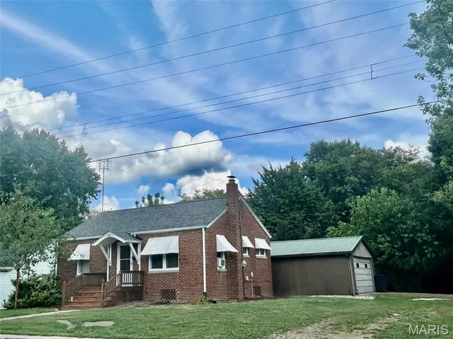 $99,000 | 402 North Hena Street, Greenville, IL 62246