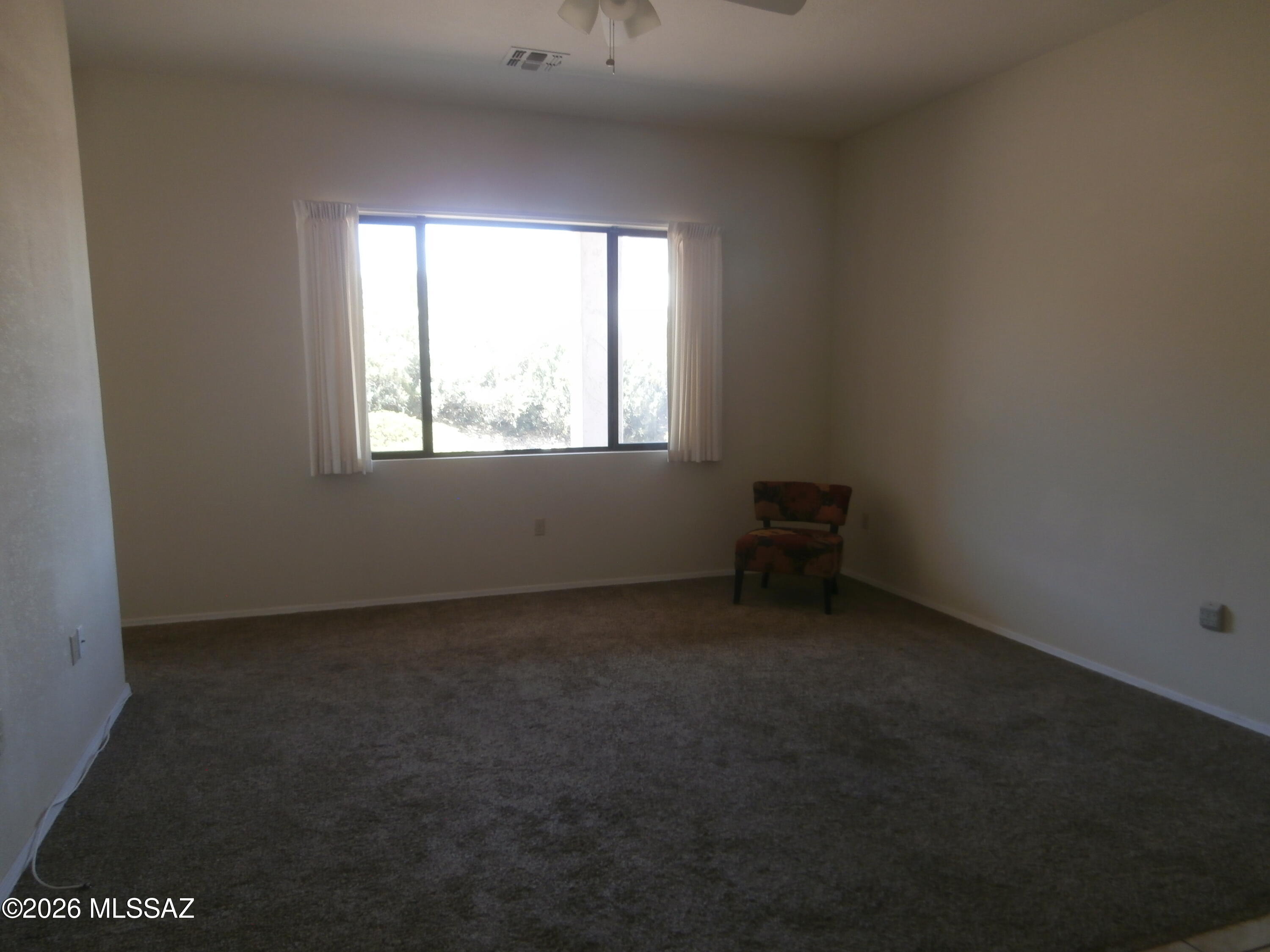 948 West Ashworth Road Green Valley, AZ 85614 - Photo 6 of 21 Living Room
