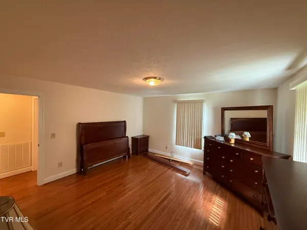 $379,900 | 839 Deerfield Lane, Hampton, TN 37658