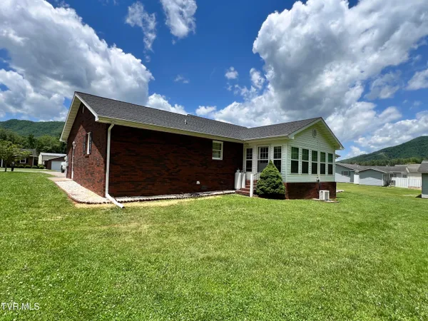 $379,900 | 839 Deerfield Lane, Hampton, TN 37658