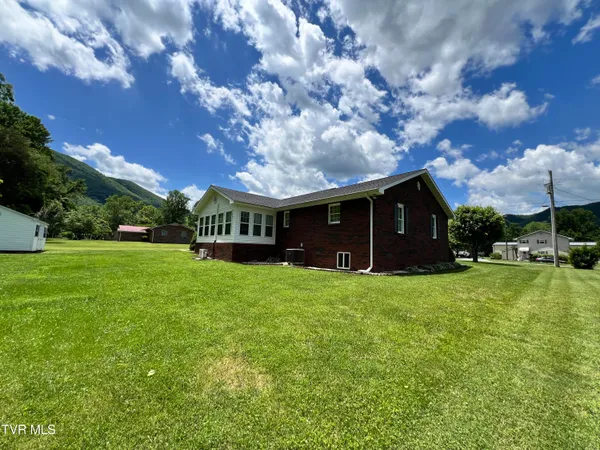 $379,900 | 839 Deerfield Lane, Hampton, TN 37658